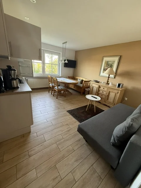 Wohnraum mit Küche und Essbereich der Ferienwohnung